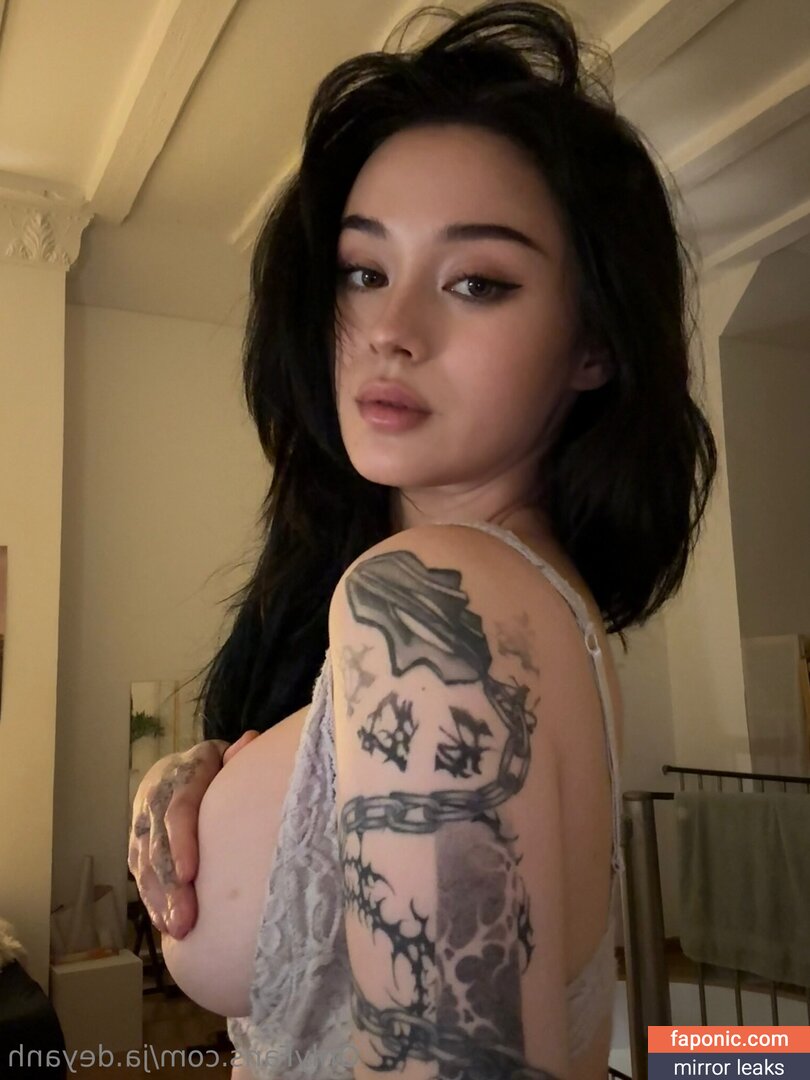 JadeyAnh, ja.dey, vylerria Nude Leaks  Photo #12