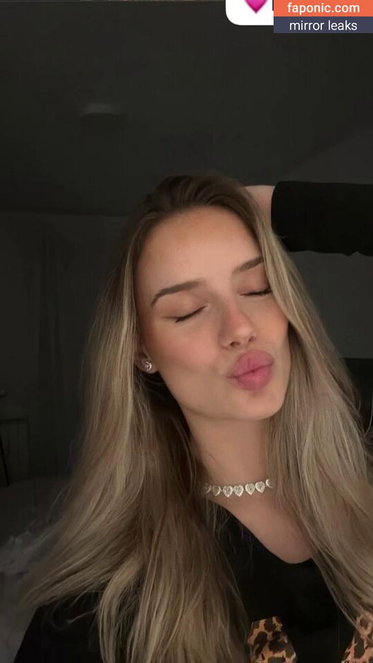 Lia Sikora - @ liasikora