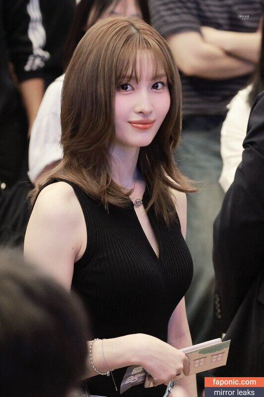 Hirai Momo