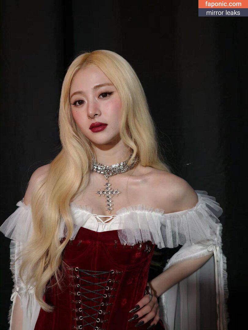 Huh Yunjin 허윤진