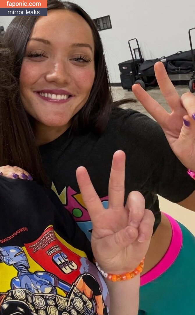 Izzy Moreno / ItsIzzyMania