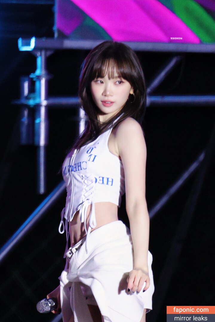 Kim Chaewon