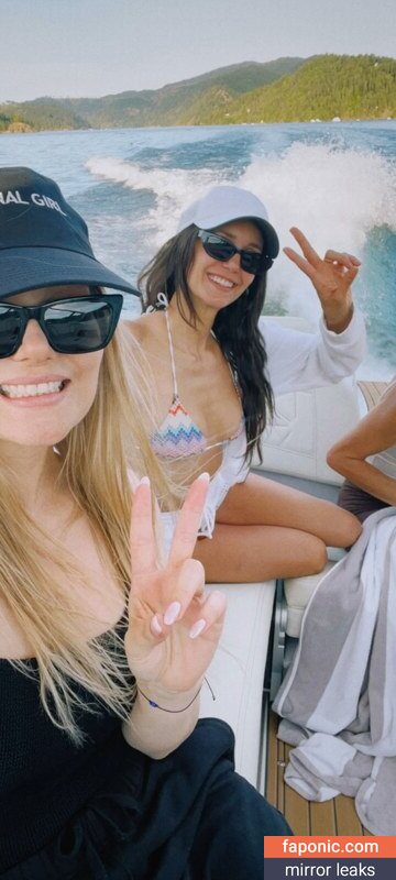 Nina Dobrev