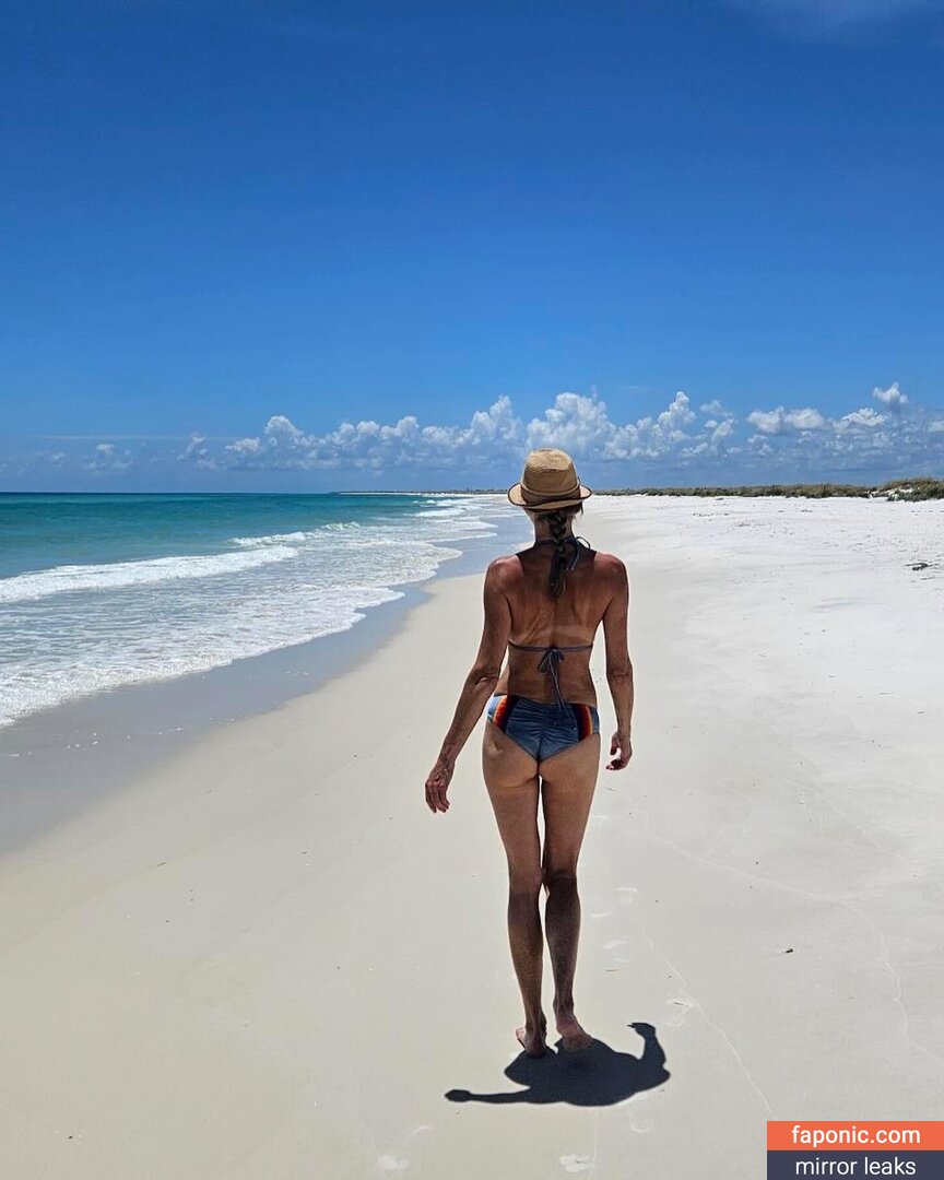 officialtriciahelfer