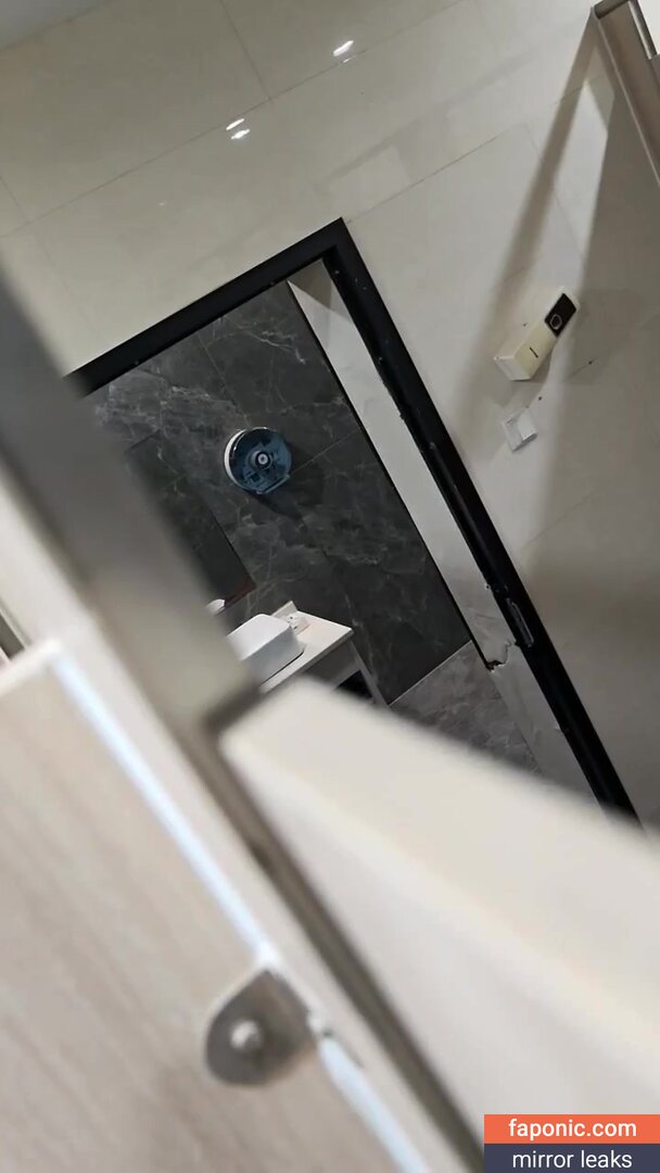 Voyeur Asian Pissing Toilet &Amp; Upskirts Only